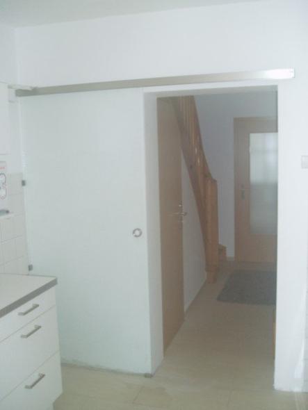 Glas-Schiebetür geöffnet